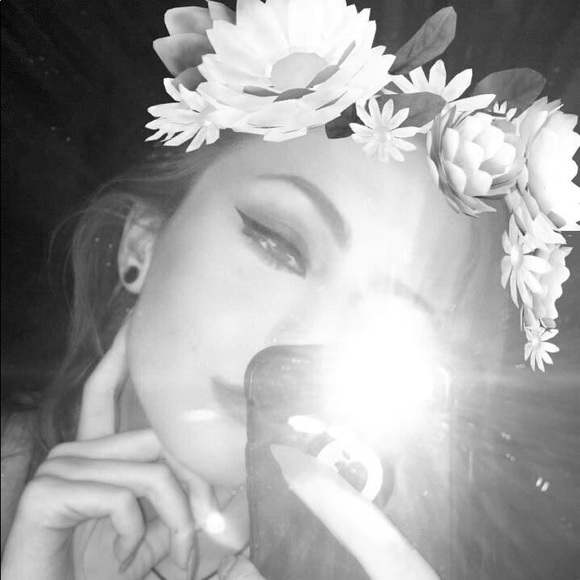 Meet your Posher, Haley - Picture 1 of 1